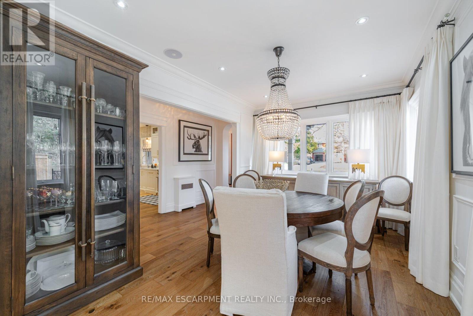 2126 Grange Drive, Mississauga, Ontario  L5B 1P5 - Photo 12 - W12369371