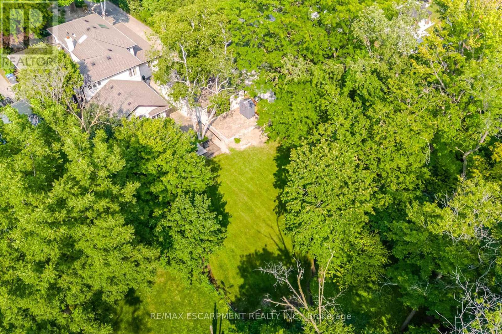 2126 Grange Drive, Mississauga, Ontario  L5B 1P5 - Photo 7 - W12369371