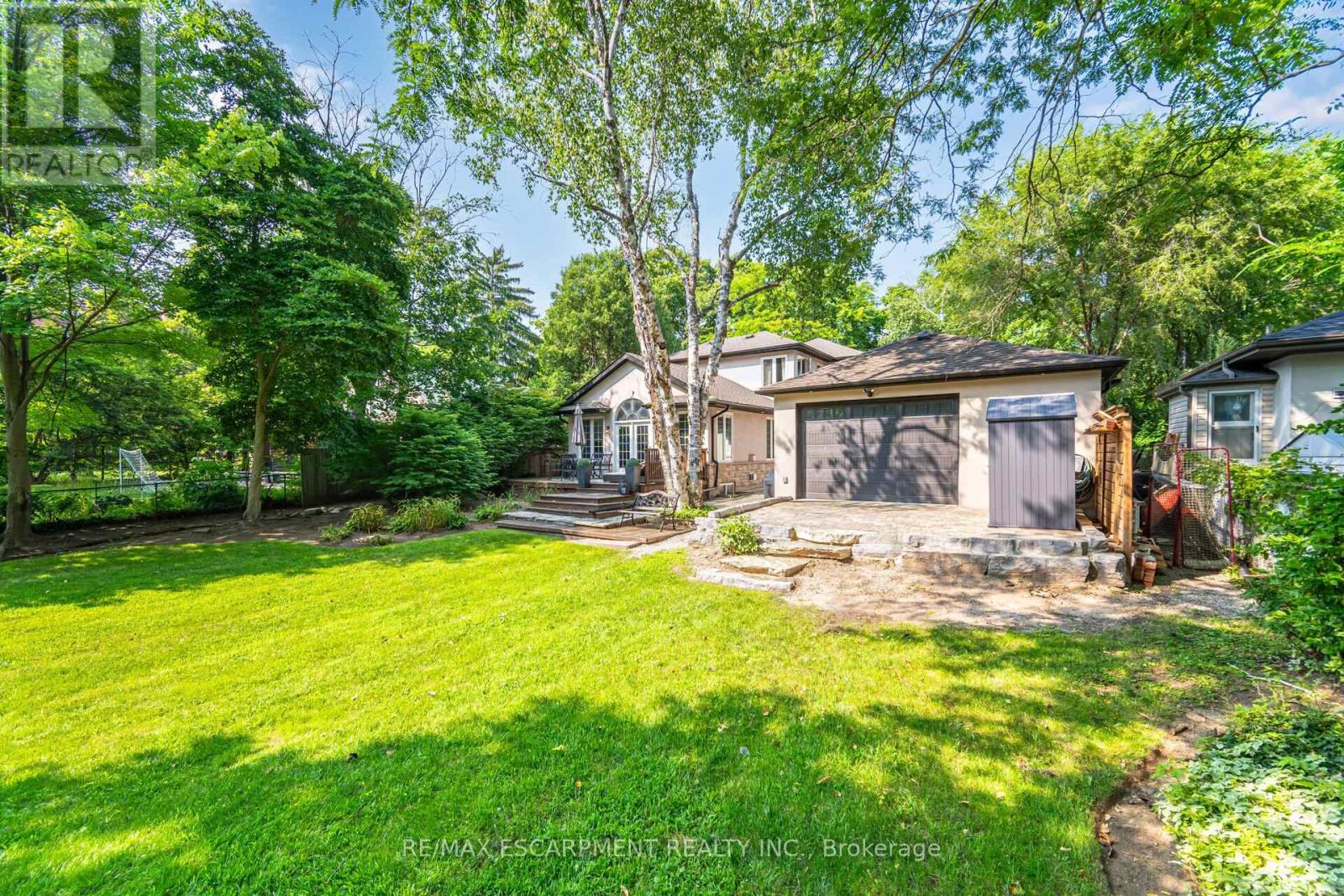 2126 Grange Drive, Mississauga, Ontario  L5B 1P5 - Photo 8 - W12369371