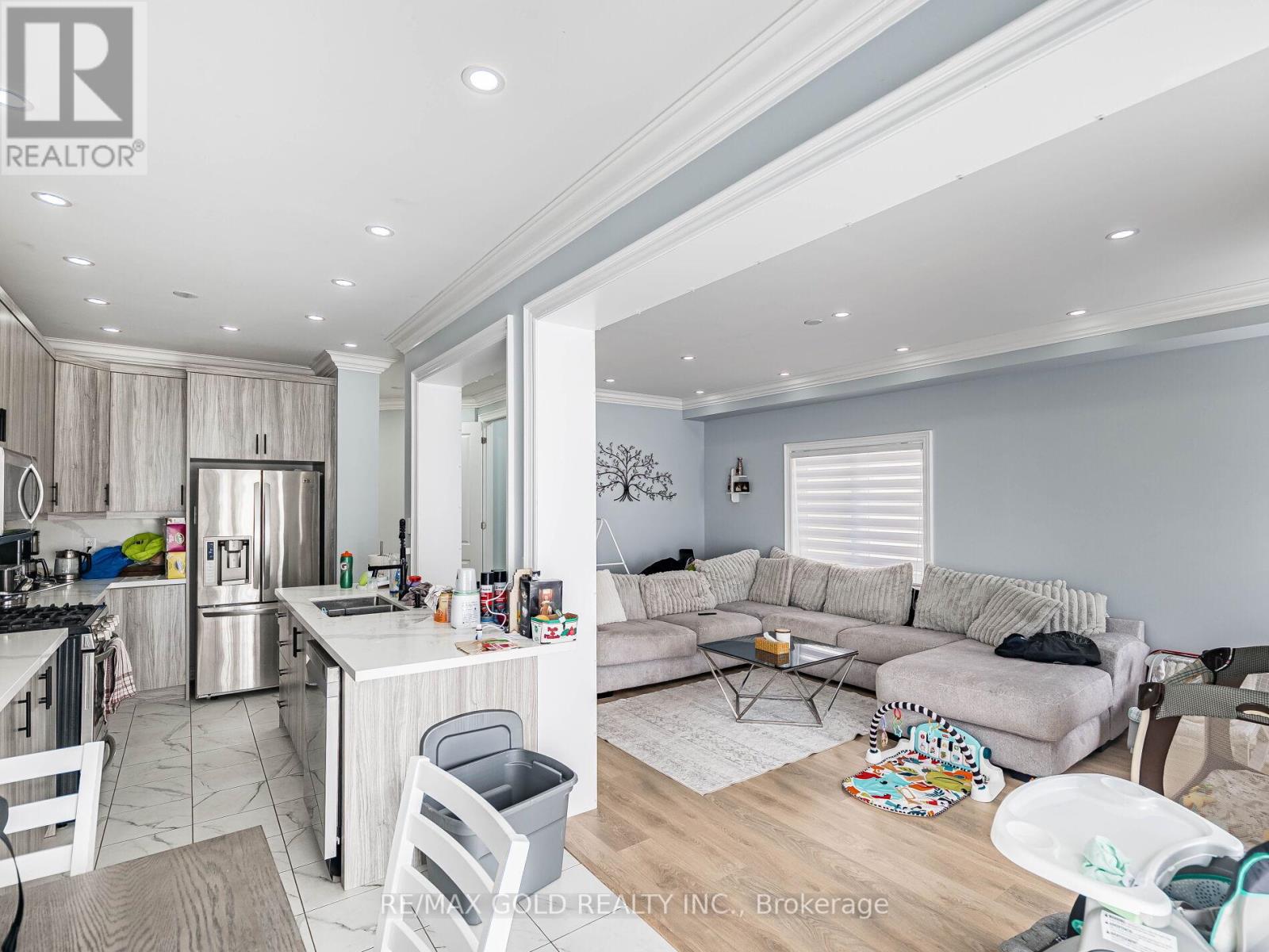 17 Cottonwood Crescent, Welland, Ontario  L3B 0J3 - Photo 16 - X12369373