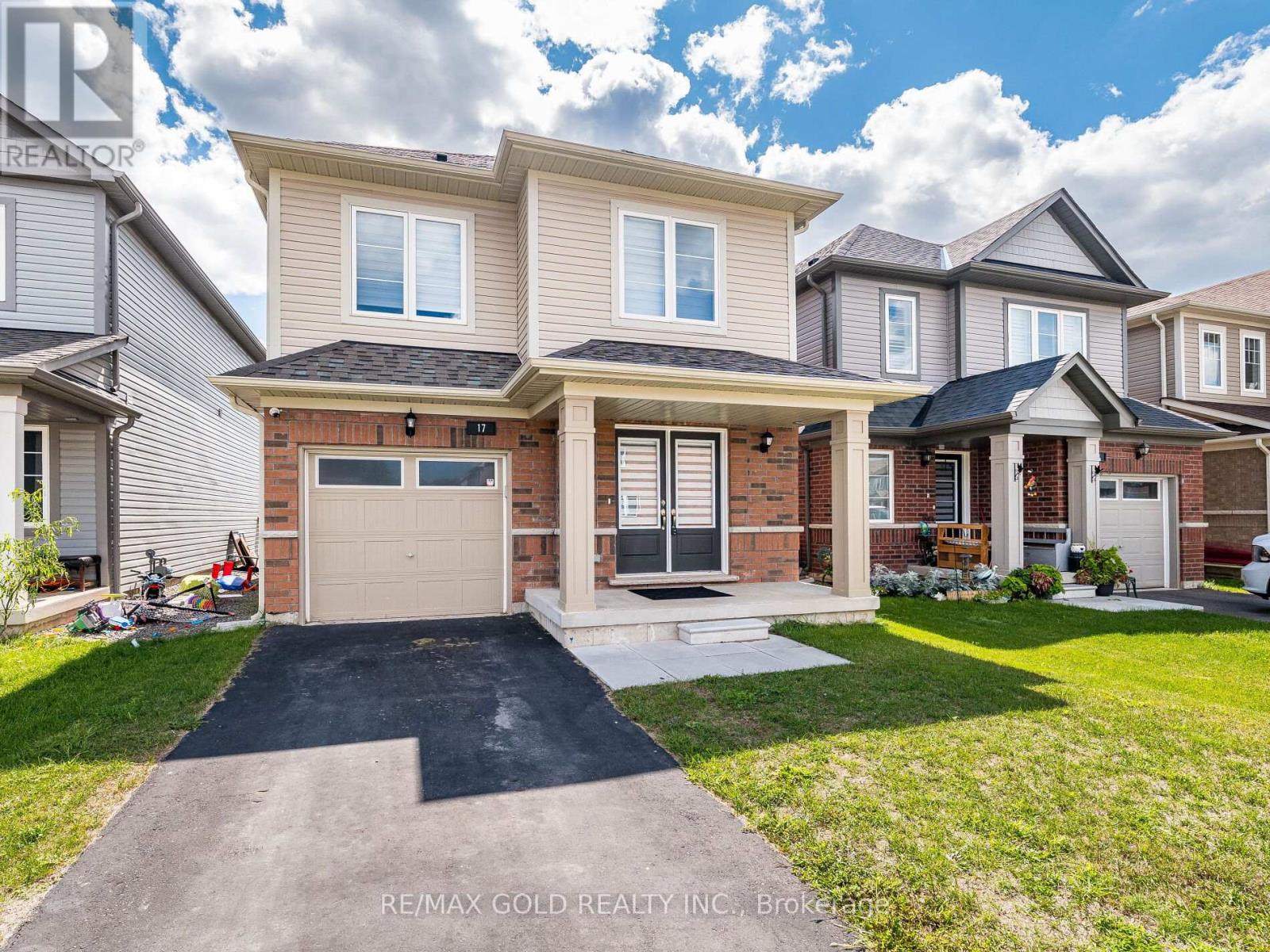 17 Cottonwood Crescent, Welland, Ontario  L3B 0J3 - Photo 2 - X12369373