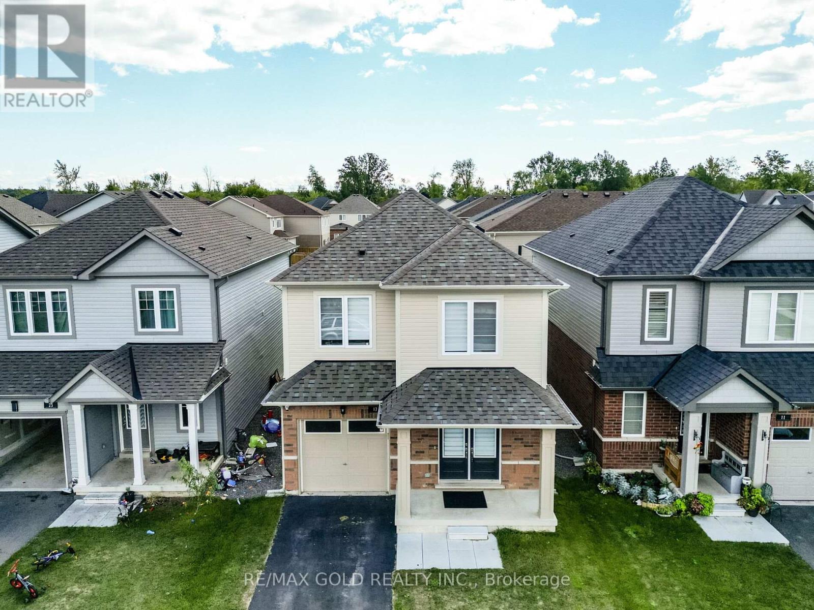 17 Cottonwood Crescent, Welland, Ontario  L3B 0J3 - Photo 4 - X12369373