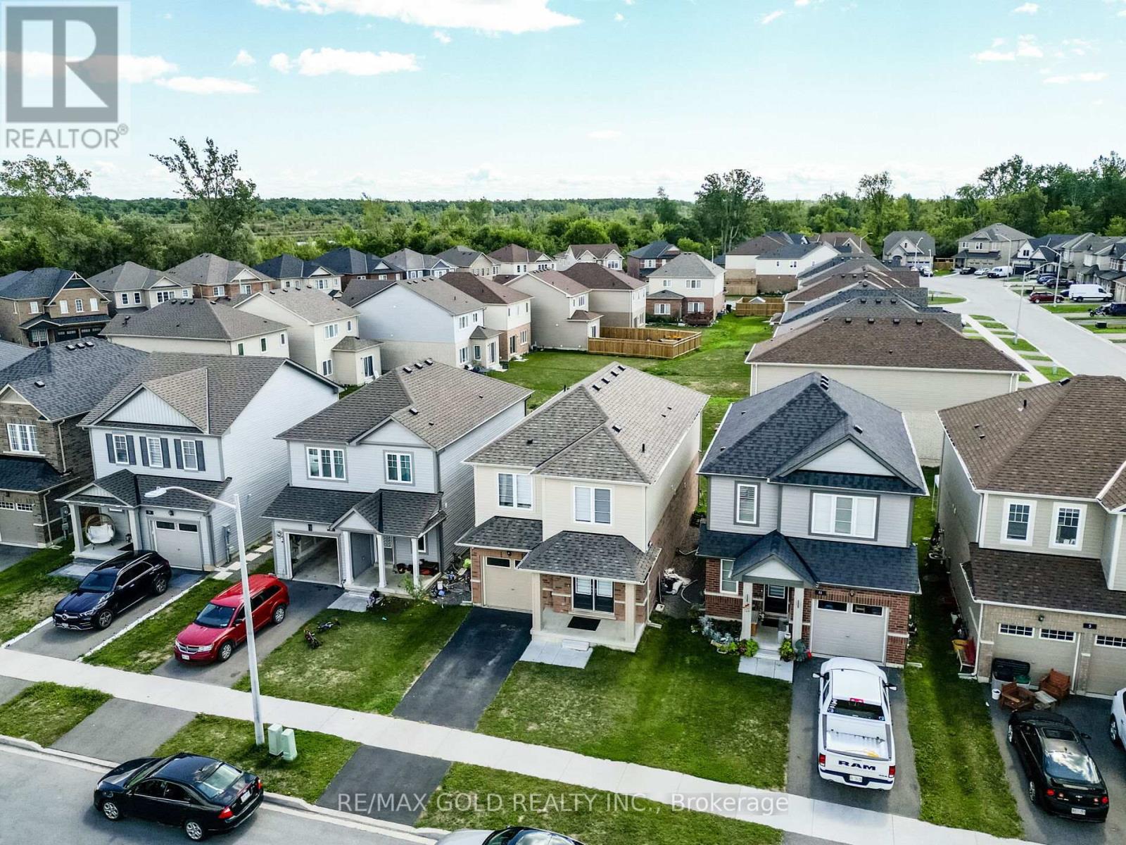 17 Cottonwood Crescent, Welland, Ontario  L3B 0J3 - Photo 5 - X12369373