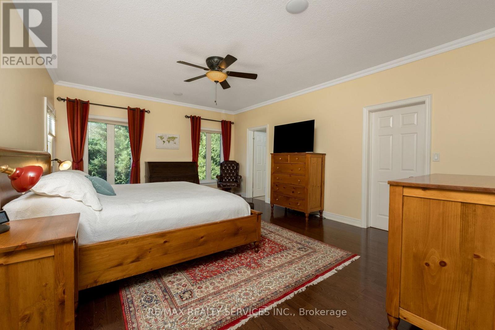 74 North Riverdale Drive, Caledon (Inglewood), Ontario  L7C 1L1 - Photo 17 - W12369222