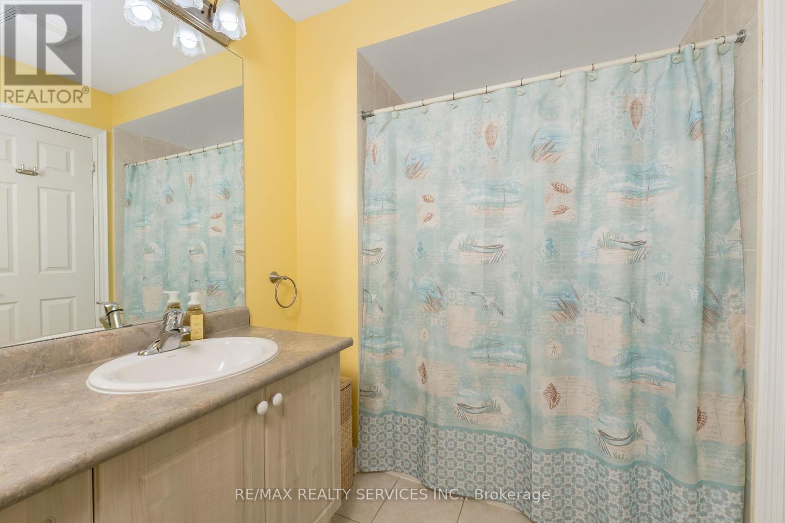 74 North Riverdale Drive, Caledon (Inglewood), Ontario  L7C 1L1 - Photo 28 - W12369222