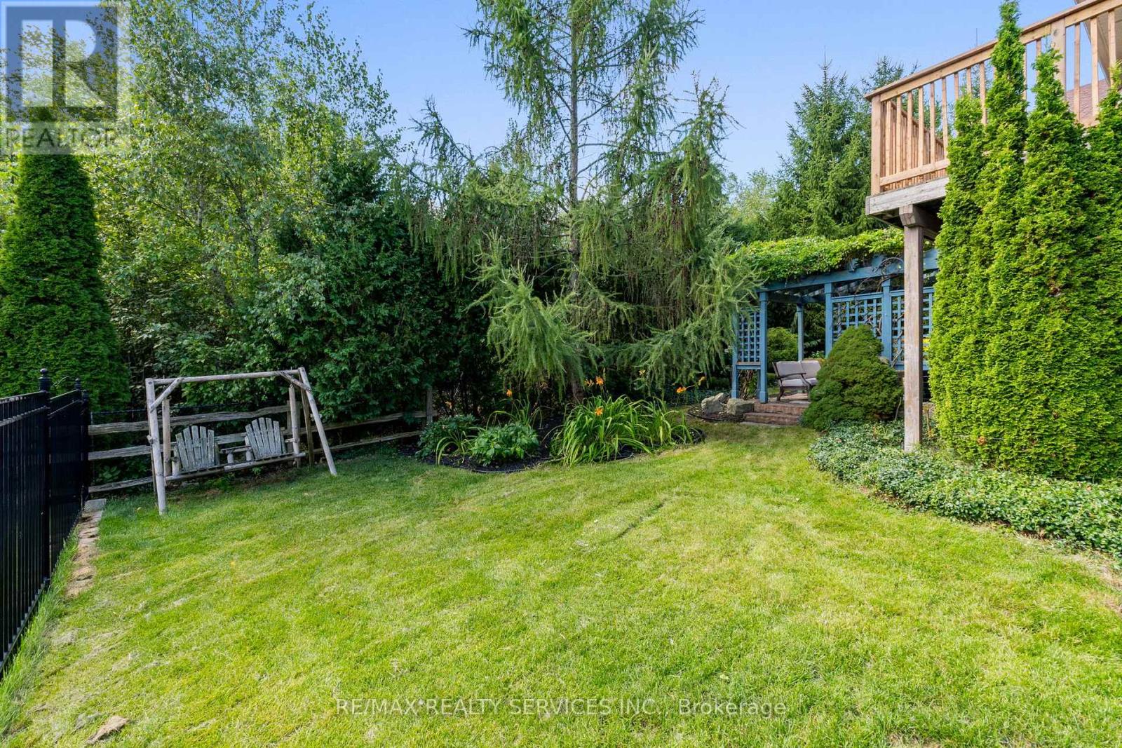 74 North Riverdale Drive, Caledon (Inglewood), Ontario  L7C 1L1 - Photo 46 - W12369222