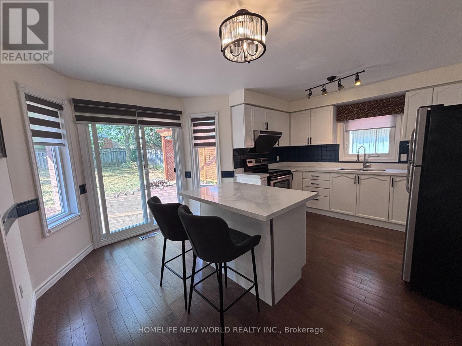 97 Bishop Drive, Barrie, Ontario  L4N 7P4 - Photo 4 - S12369428