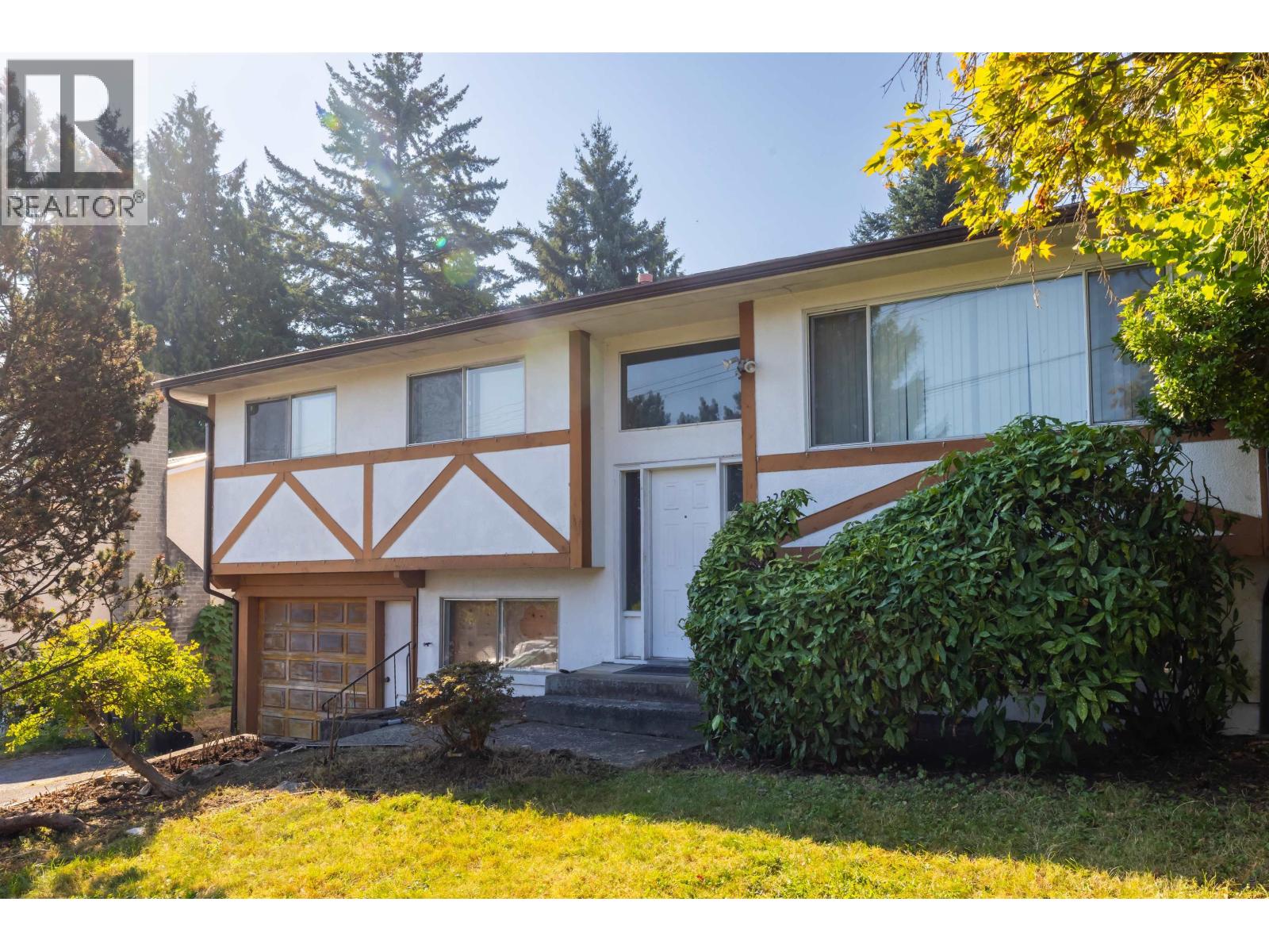 320 HOULT STREET, New Westminster, British Columbia