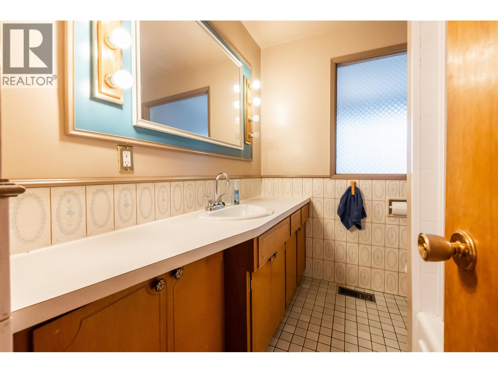 320 Hoult Street, New Westminster, British Columbia  V3L 4X1 - Photo 11 - R3040978