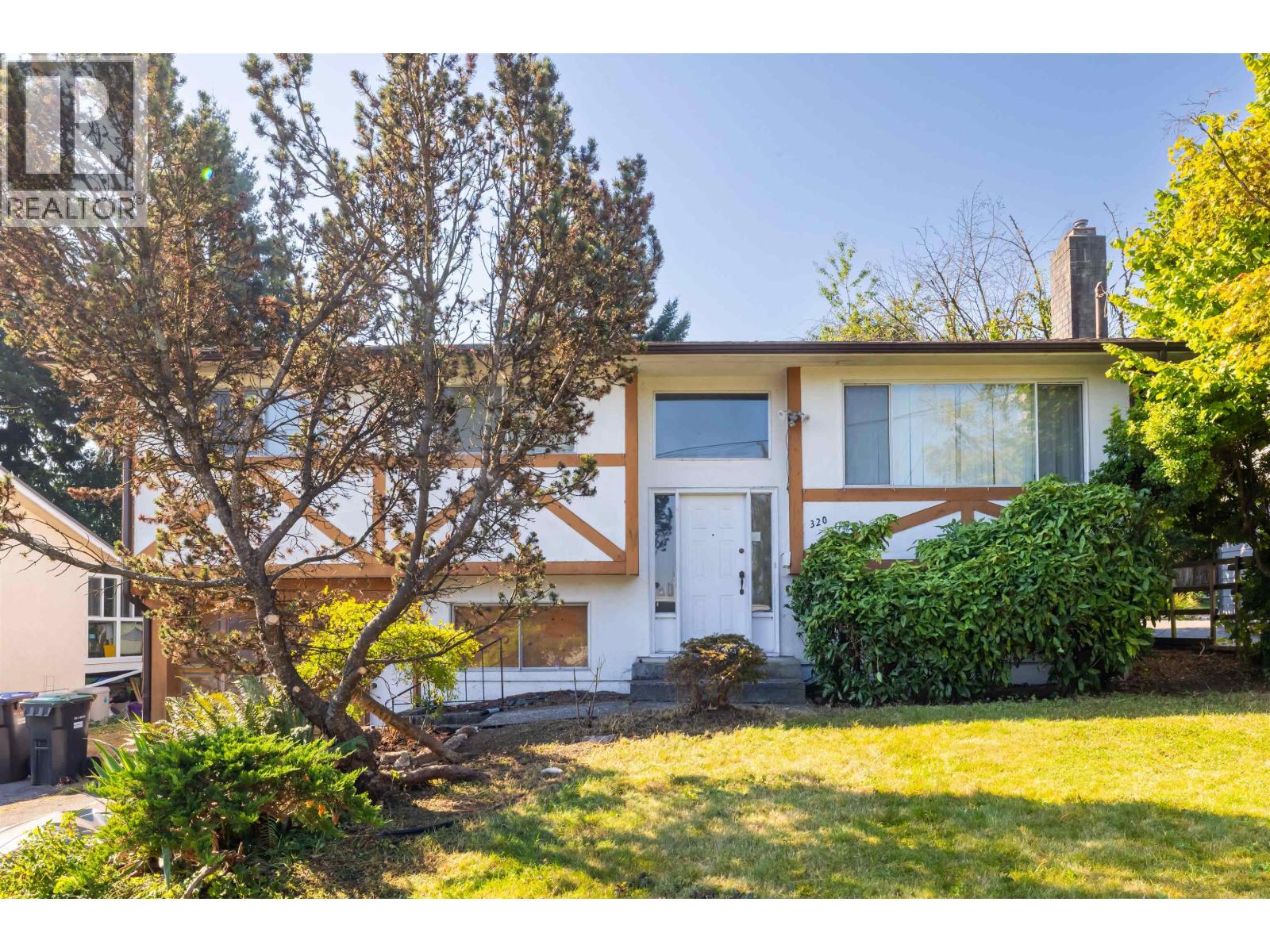 320 Hoult Street, New Westminster, British Columbia  V3L 4X1 - Photo 2 - R3040978