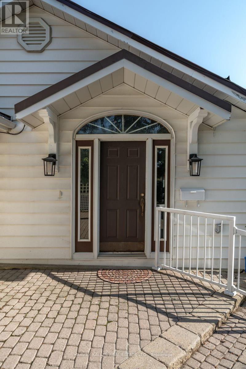 13667 Loyalist Parkway, Prince Edward County (Hallowell Ward), Ontario  K0K 2T0 - Photo 31 - X12369439