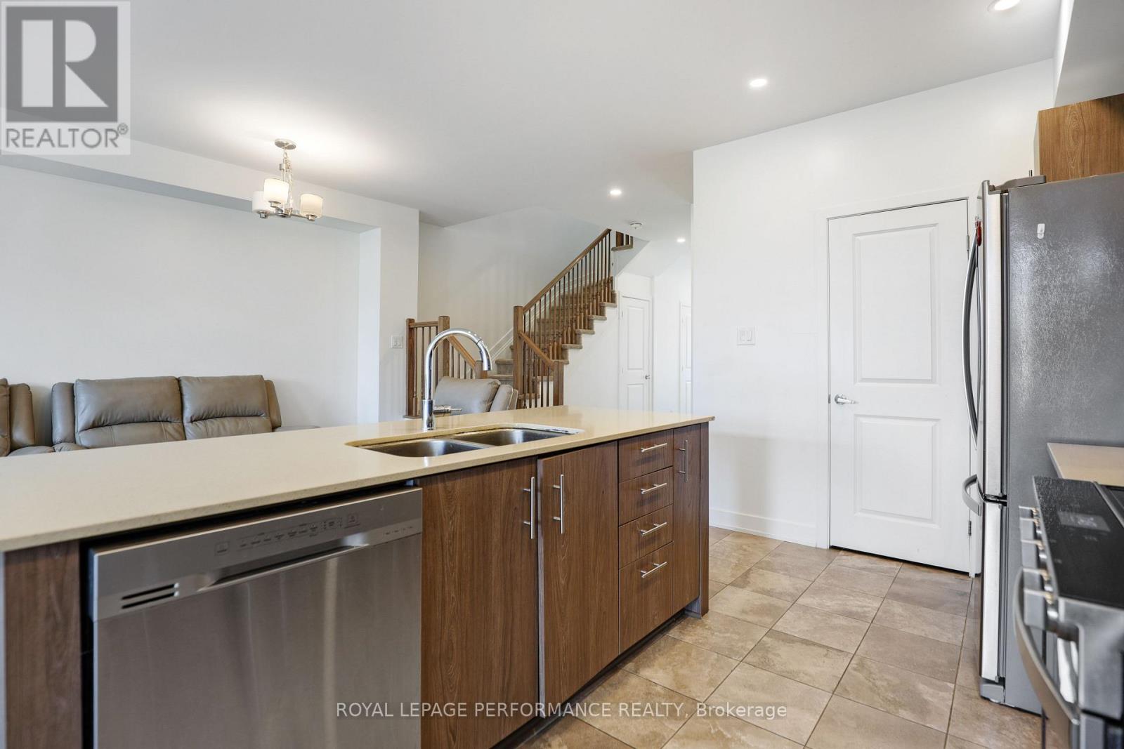 471 Fernside Street, Ottawa, Ontario  K1T 0M1 - Photo 12 - X12369435