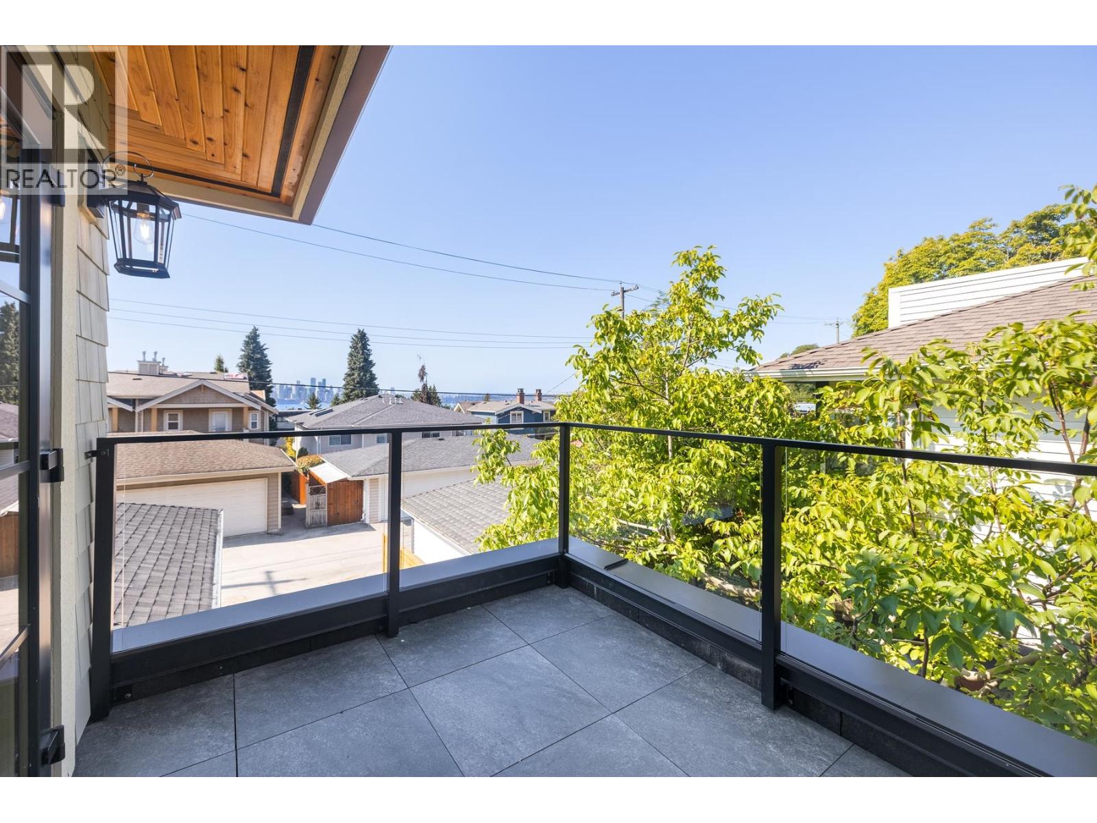 261 W 6th Street, North Vancouver, British Columbia  V7M 1K7 - Photo 16 - R3040215
