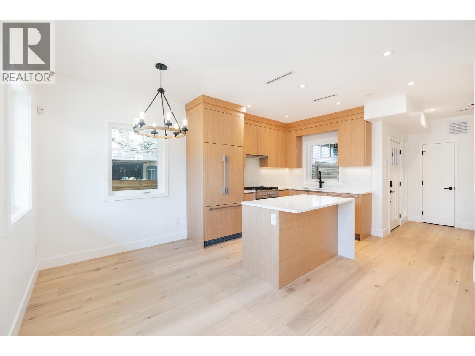 261 W 6th Street, North Vancouver, British Columbia  V7M 1K7 - Photo 6 - R3040215