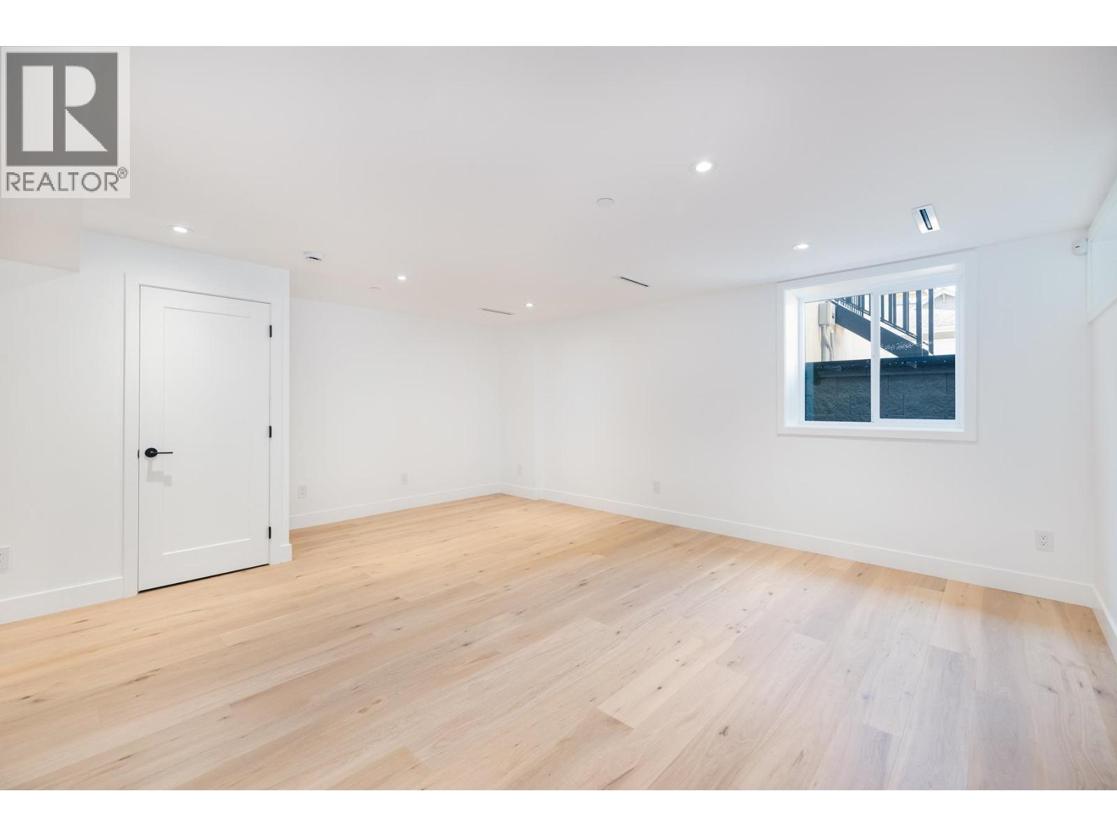 261 W 6th Street, North Vancouver, British Columbia  V7M 1K7 - Photo 10 - R3040215