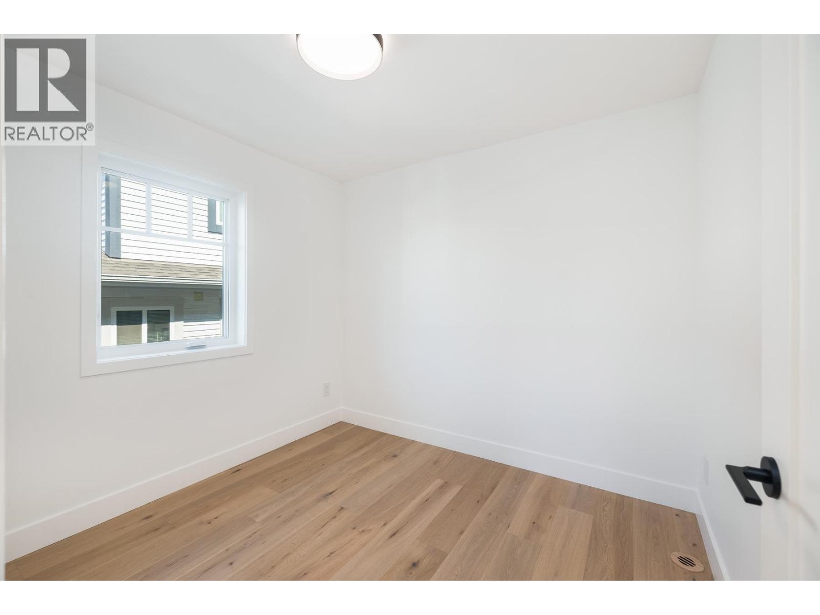 261 W 6th Street, North Vancouver, British Columbia  V7M 1K7 - Photo 11 - R3040215