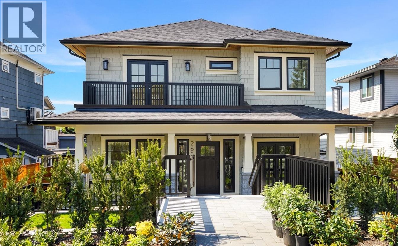 261 W 6th Street, North Vancouver, British Columbia  V7M 1K7 - Photo 2 - R3040215