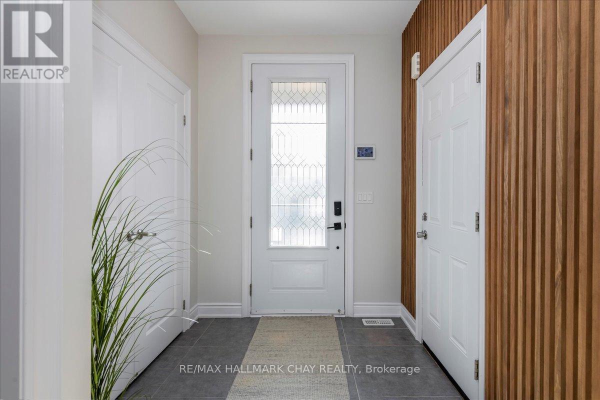 2127 Wilson Street, Innisfil, Ontario  L9S 0N8 - Photo 3 - N12369431