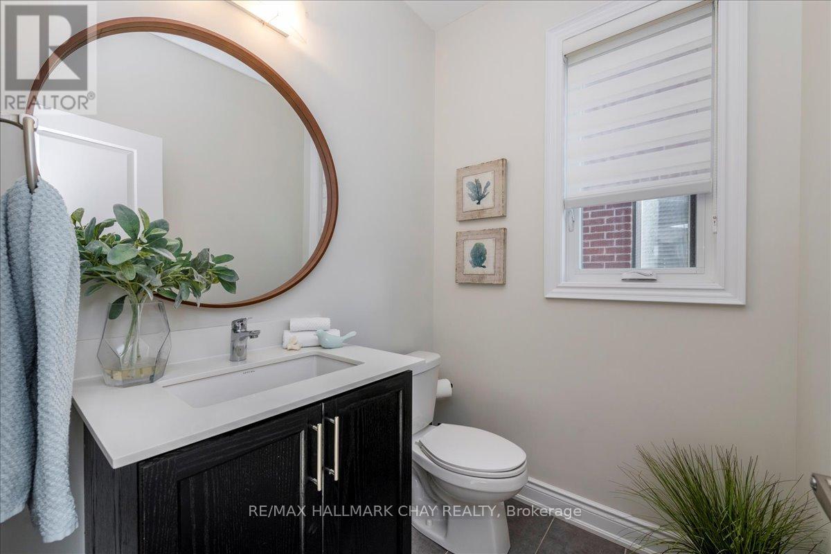 2127 Wilson Street, Innisfil, Ontario  L9S 0N8 - Photo 4 - N12369431