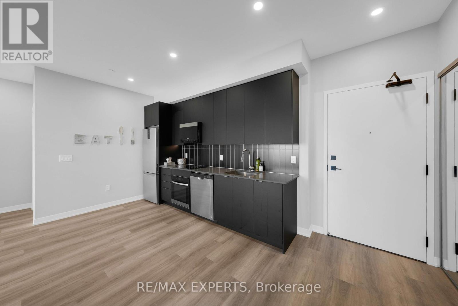 424 - 10 Abeja Street, Vaughan, Ontario  L4K 0R4 - Photo 8 - N12369454