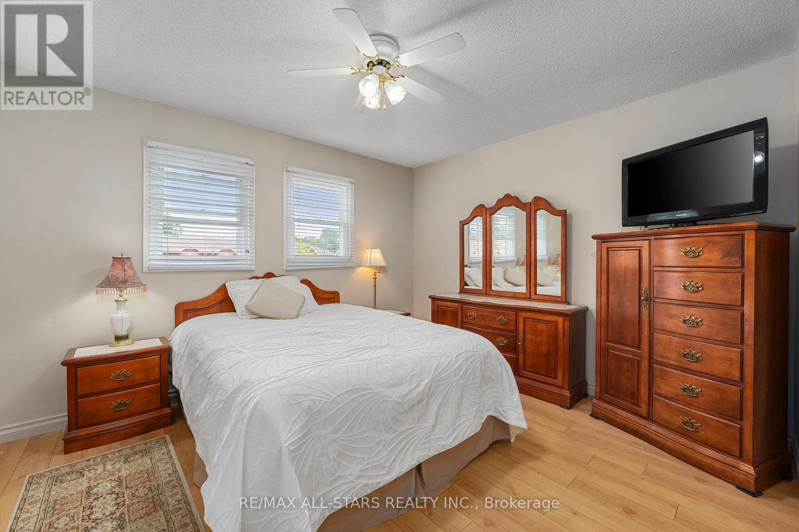 10 Skybird Lane, Georgina, Ontario  L4P 3S1 - Photo 19 - N12367932