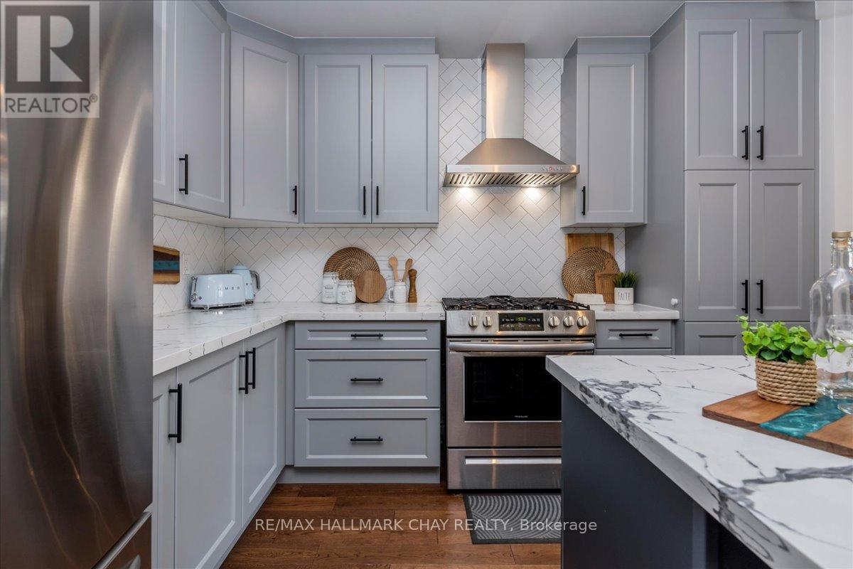 2127 Wilson Street, Innisfil, Ontario  L9S 0N8 - Photo 6 - N12369431