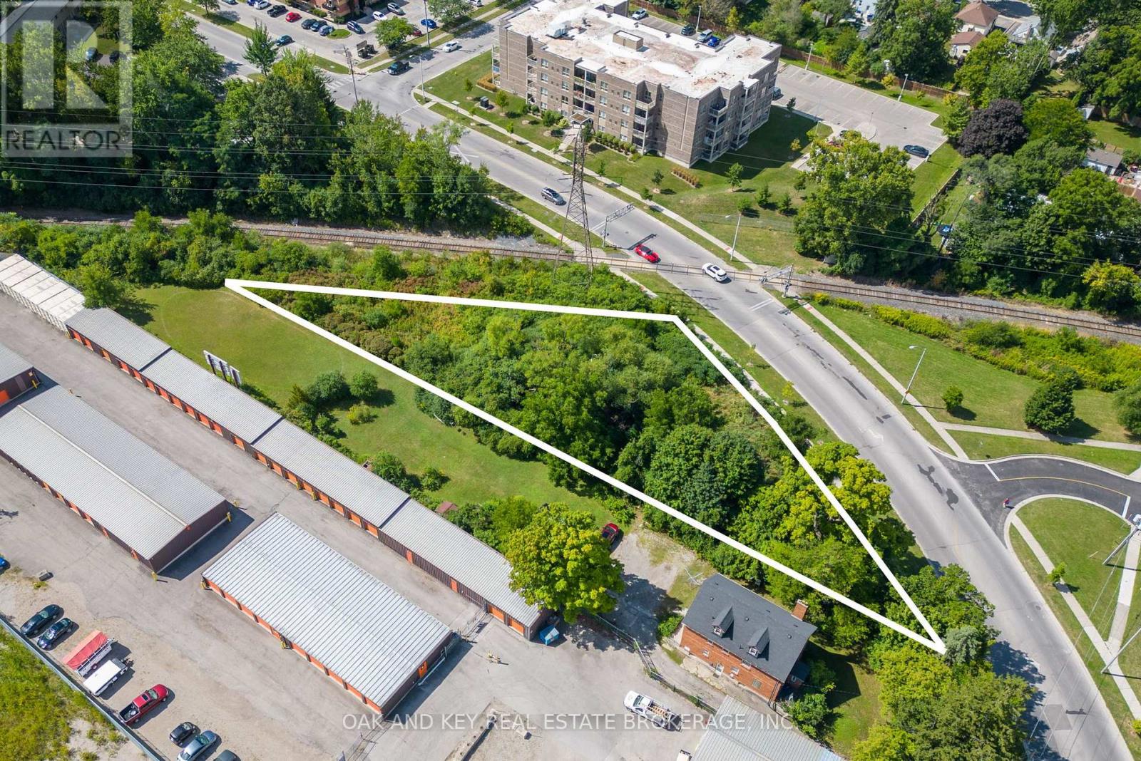 121 Thompson Road, London South, Ontario  N5Z 2Y7 - Photo 1 - X12261056
