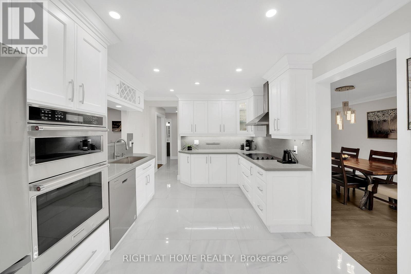 57 Wexford Road, Brampton, Ontario  L6Z 2W4 - Photo 10 - W12369463