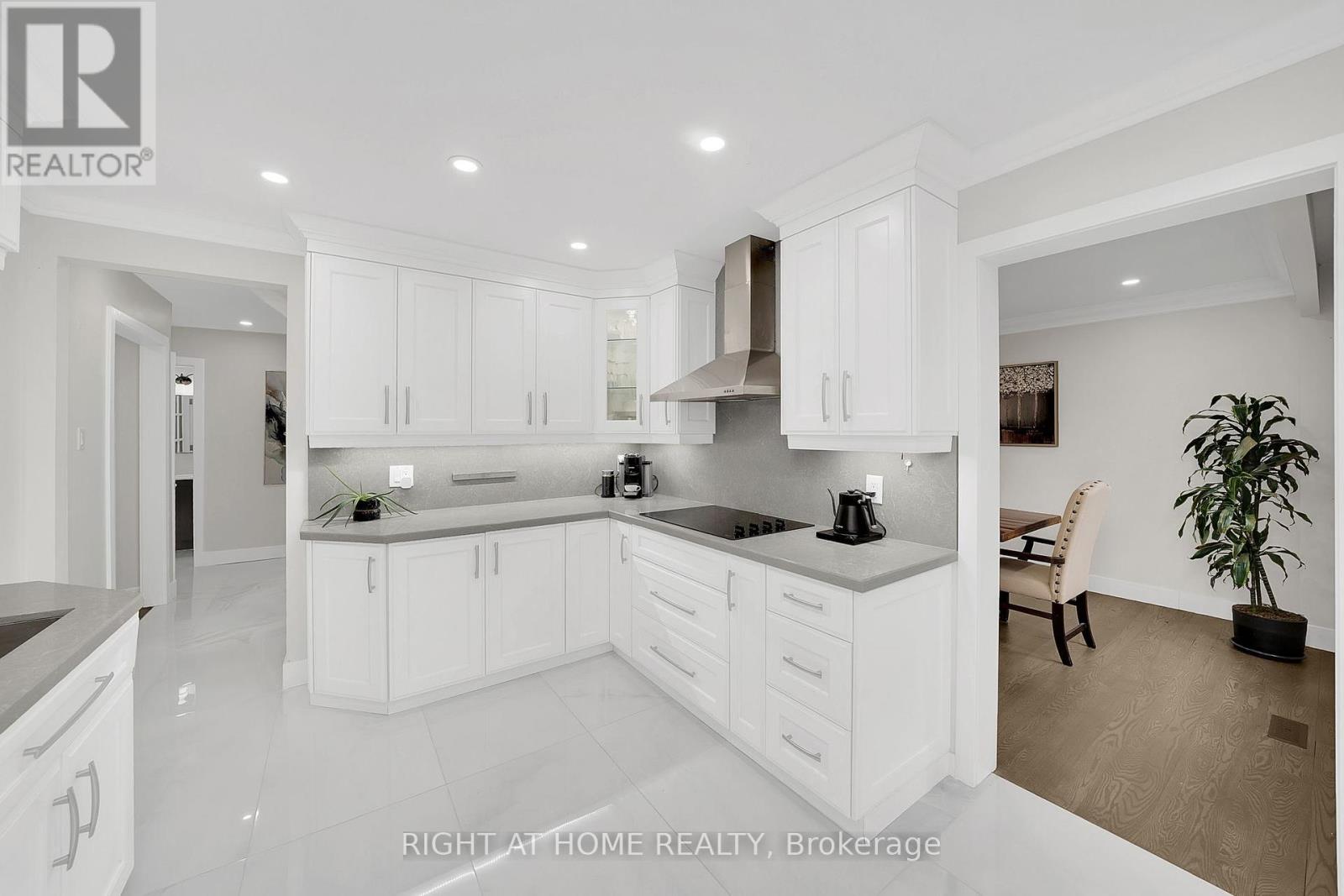 57 Wexford Road, Brampton, Ontario  L6Z 2W4 - Photo 11 - W12369463