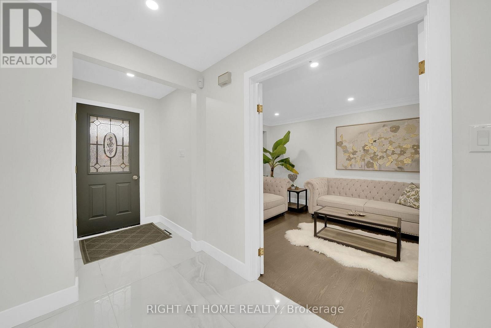 57 Wexford Road, Brampton, Ontario  L6Z 2W4 - Photo 2 - W12369463