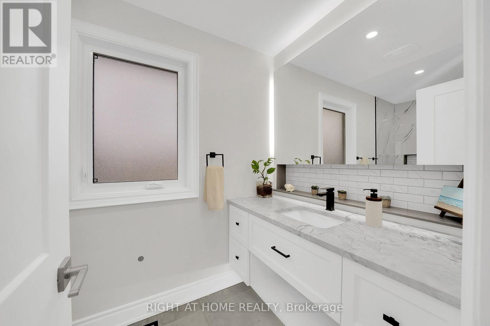 57 Wexford Road, Brampton, Ontario  L6Z 2W4 - Photo 28 - W12369463