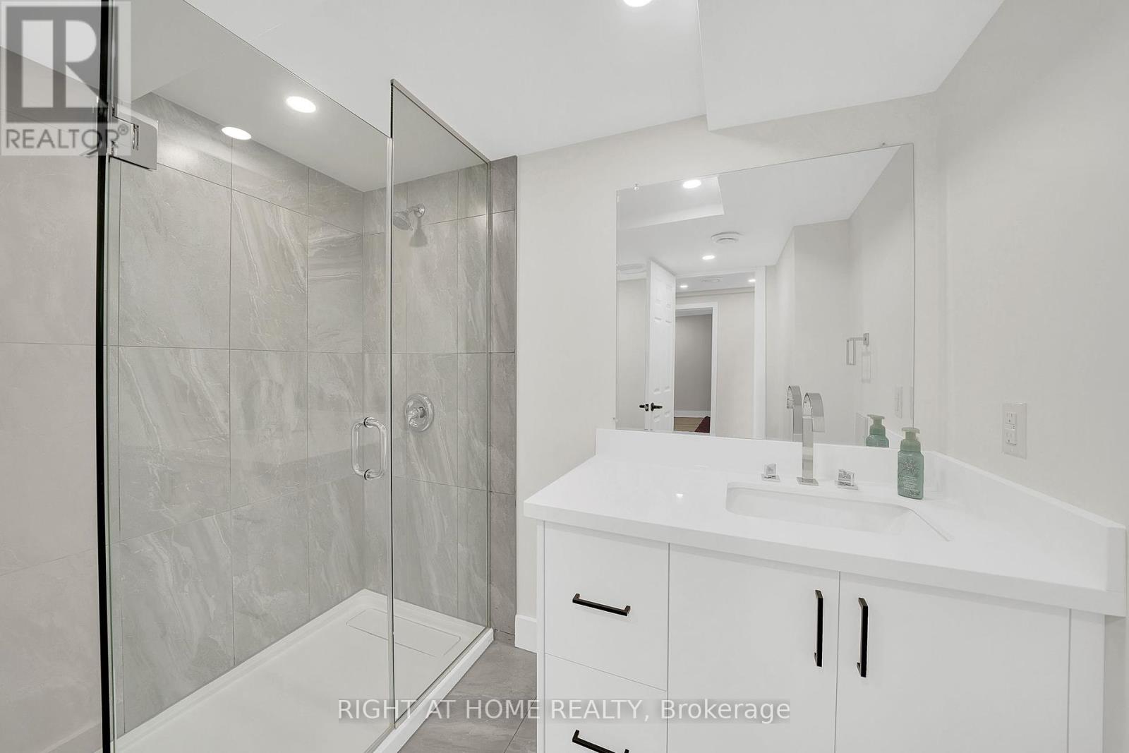57 Wexford Road, Brampton, Ontario  L6Z 2W4 - Photo 33 - W12369463