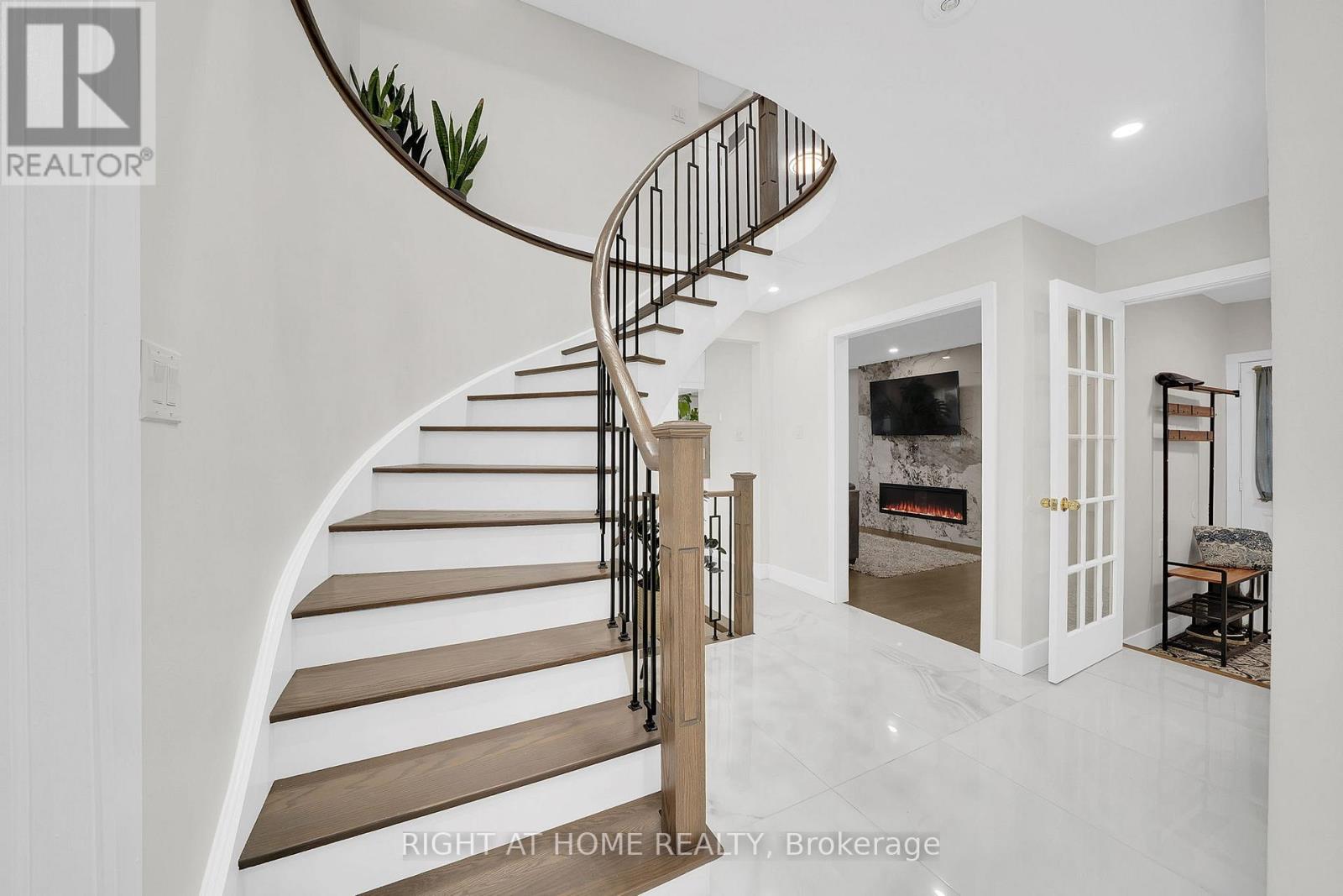 57 Wexford Road, Brampton, Ontario  L6Z 2W4 - Photo 4 - W12369463