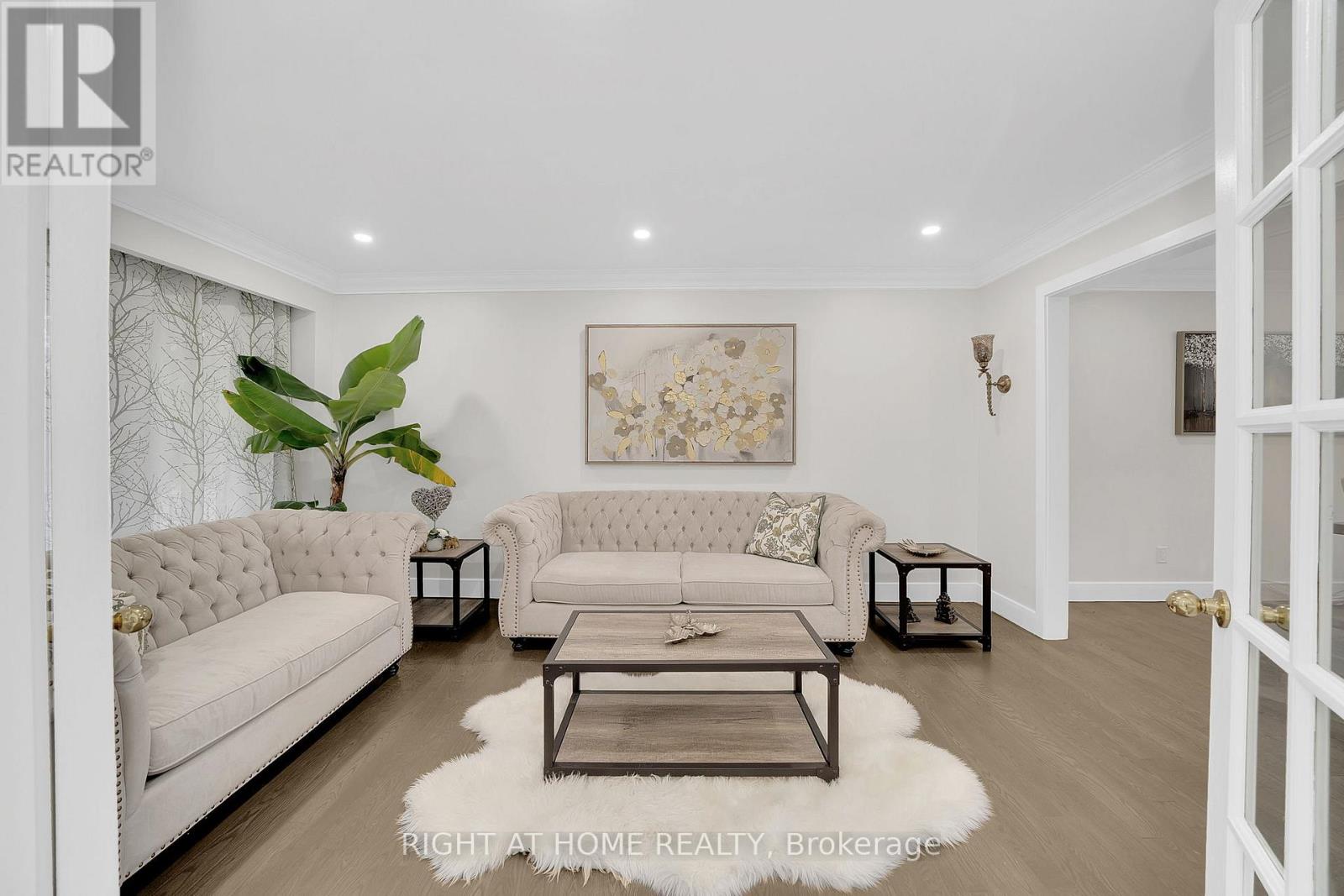 57 Wexford Road, Brampton, Ontario  L6Z 2W4 - Photo 5 - W12369463