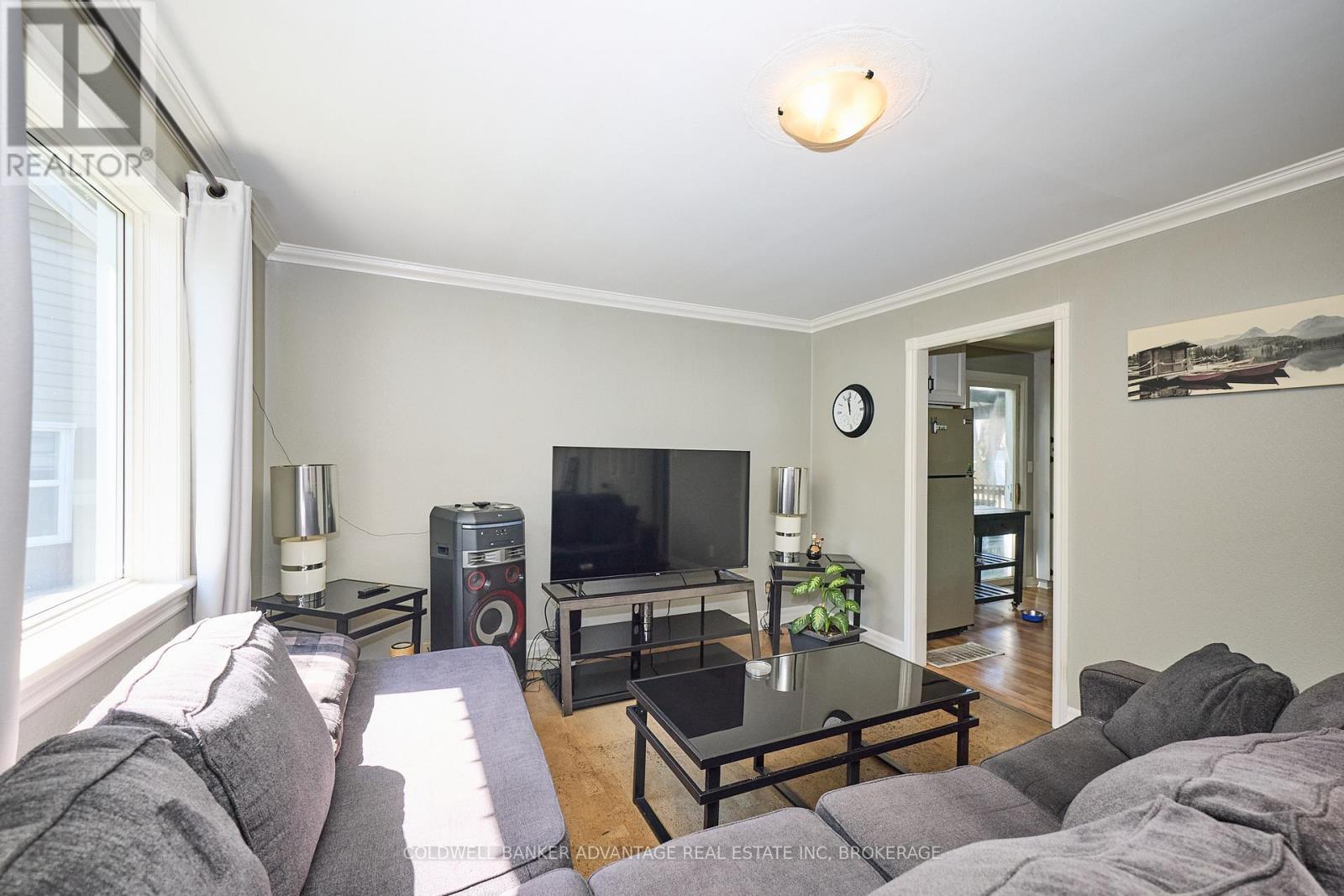 41 Dunkirk Court, Welland, Ontario  L3B 4W1 - Photo 5 - X12368275