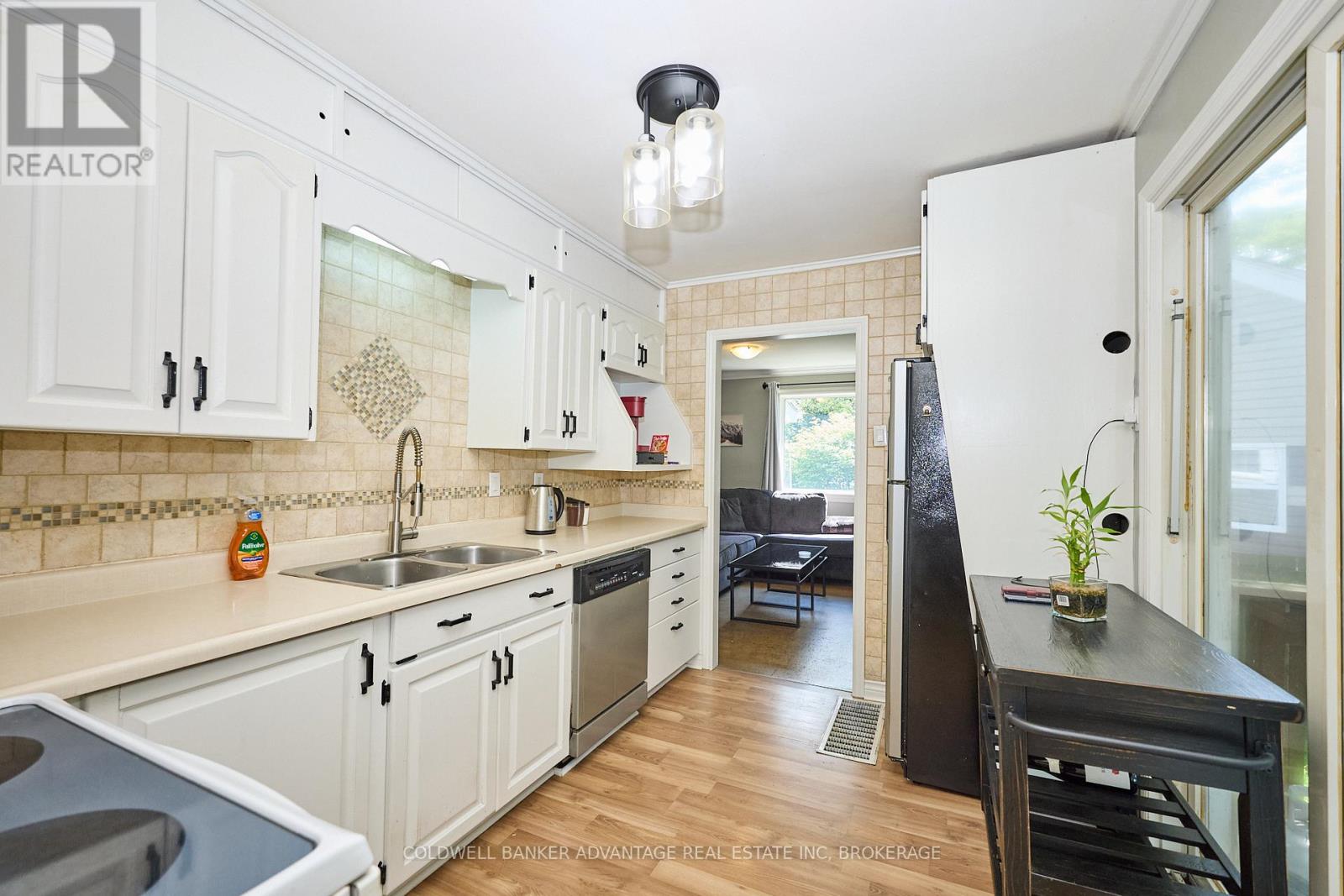41 Dunkirk Court, Welland, Ontario  L3B 4W1 - Photo 9 - X12368275