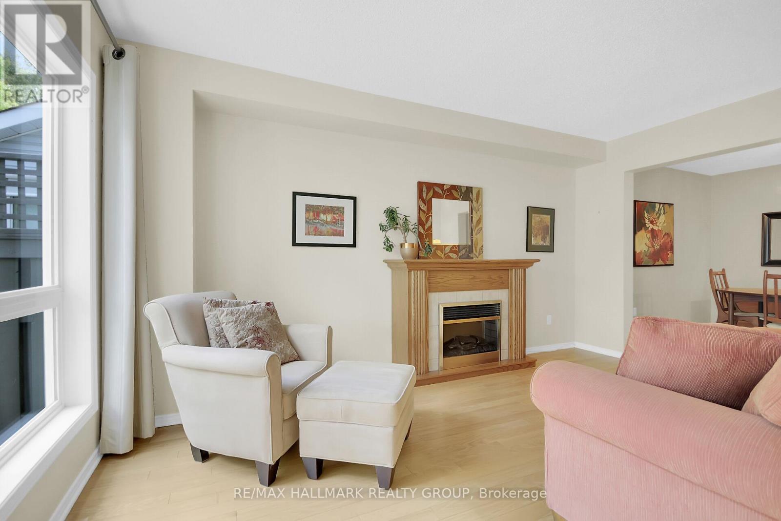 57 Windcrest Court, Ottawa, Ontario  K2T 1B5 - Photo 5 - X12369498