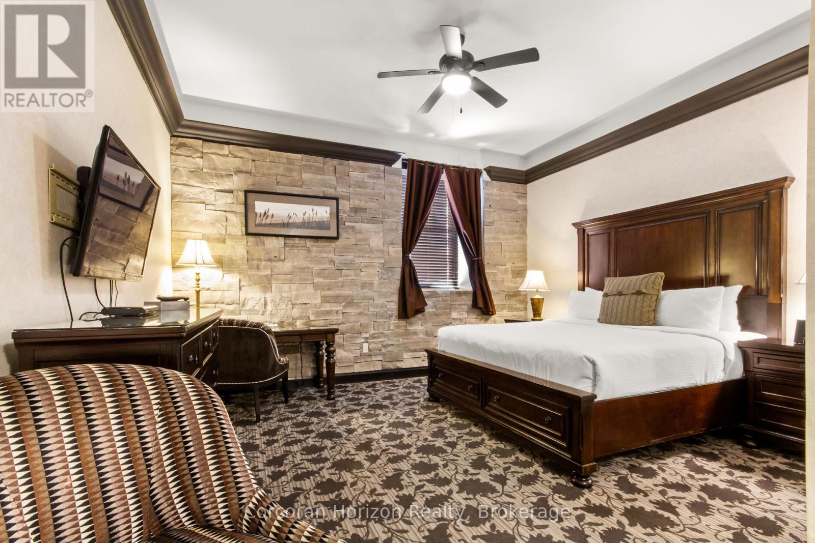 271 Merritt Street, St. Catharines (Oakdale), Ontario  L2T 1K1 - Photo 10 - X12369475