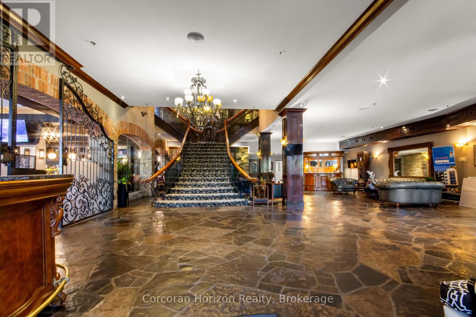 271 Merritt Street, St. Catharines (Oakdale), Ontario  L2T 1K1 - Photo 3 - X12369475