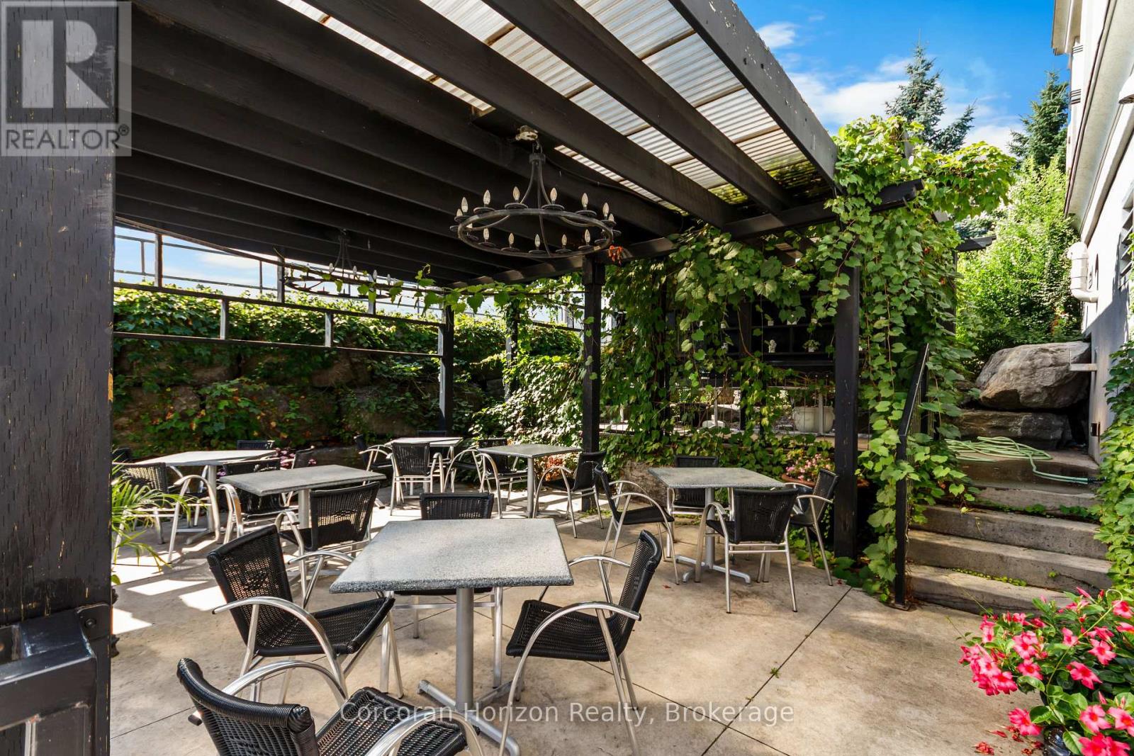 271 Merritt Street, St. Catharines (Oakdale), Ontario  L2T 1K1 - Photo 38 - X12369475