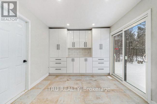 39 Sunnycrest Drive, Ottawa, Ontario  K2E 5Y4 - Photo 9 - X12347650