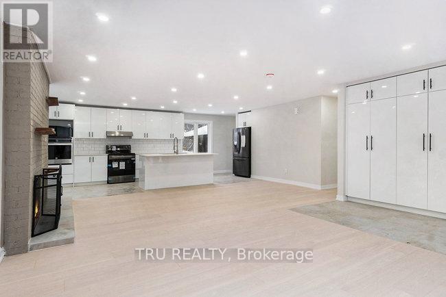 39 Sunnycrest Drive, Ottawa, Ontario  K2E 5Y4 - Photo 7 - X12347650