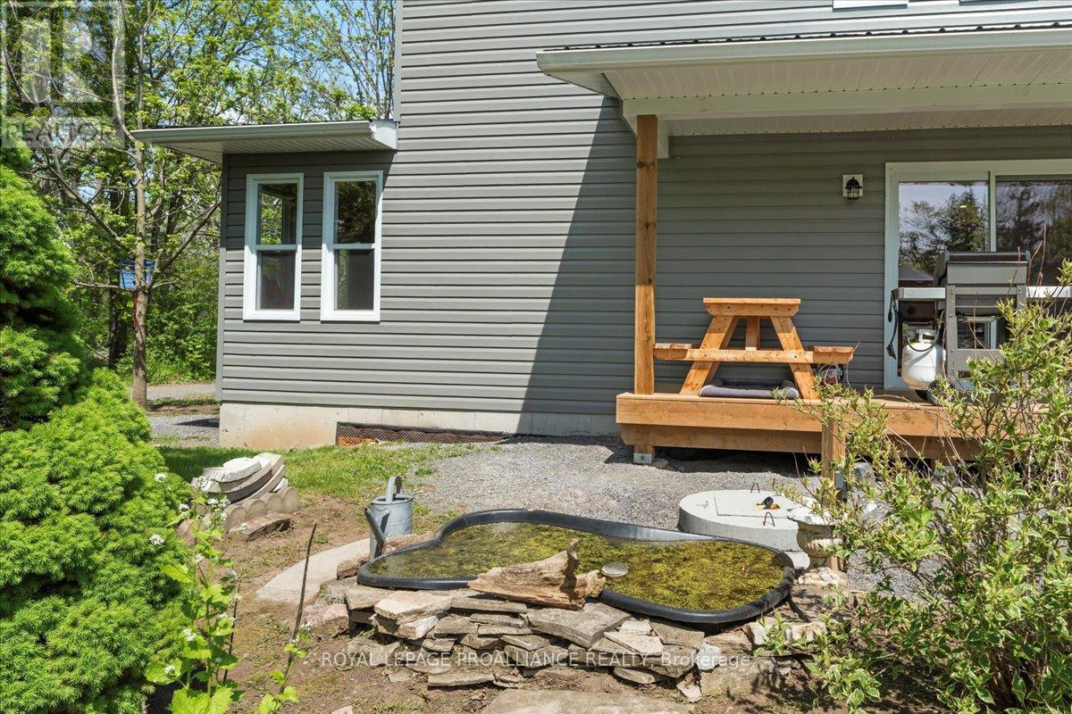 31 Ashe Crescent, Belleville, Ontario  K8N 4Z4 - Photo 5 - X12369481