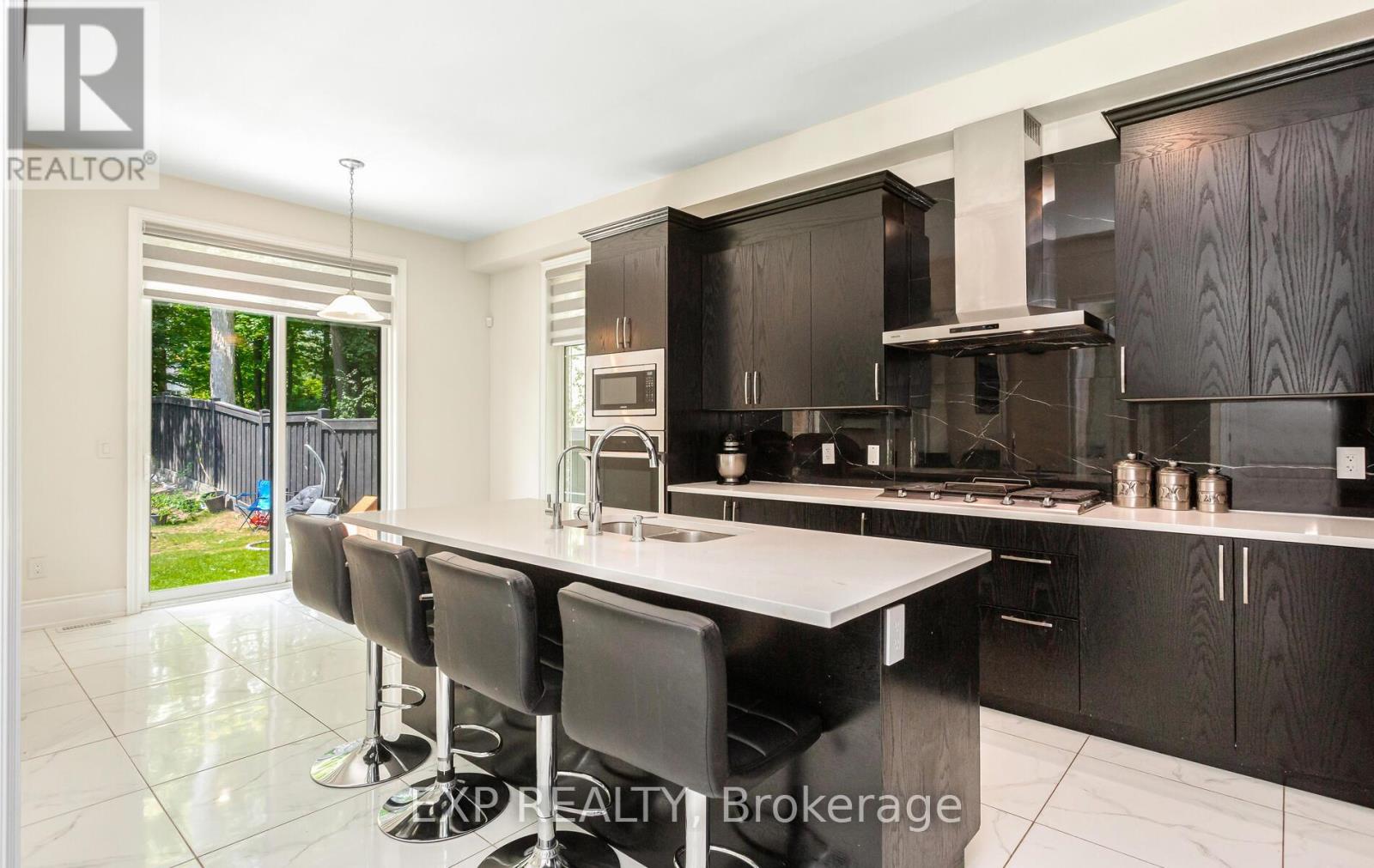 32 Daisy Meadow Crescent, Caledon, Ontario  L7C 3A3 - Photo 12 - W12369506