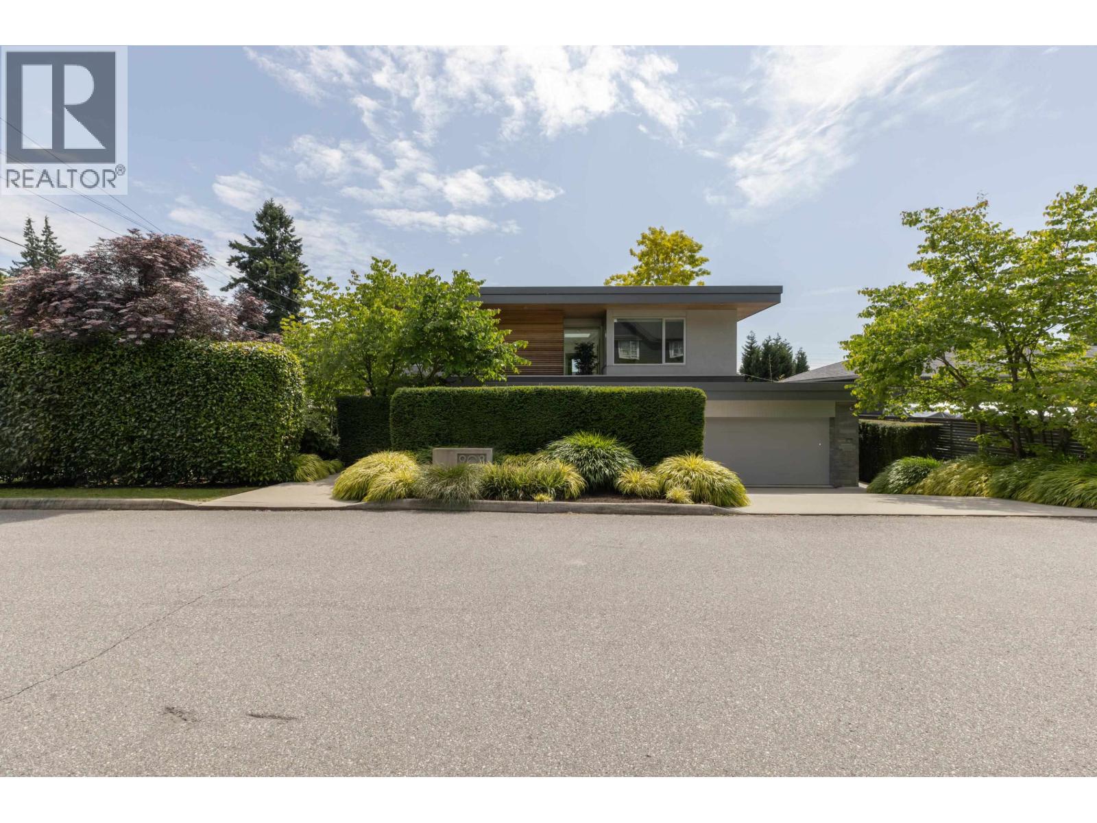 903 Leovista Avenue, North Vancouver, British Columbia  V7R 1R1 - Photo 1 - R3015692