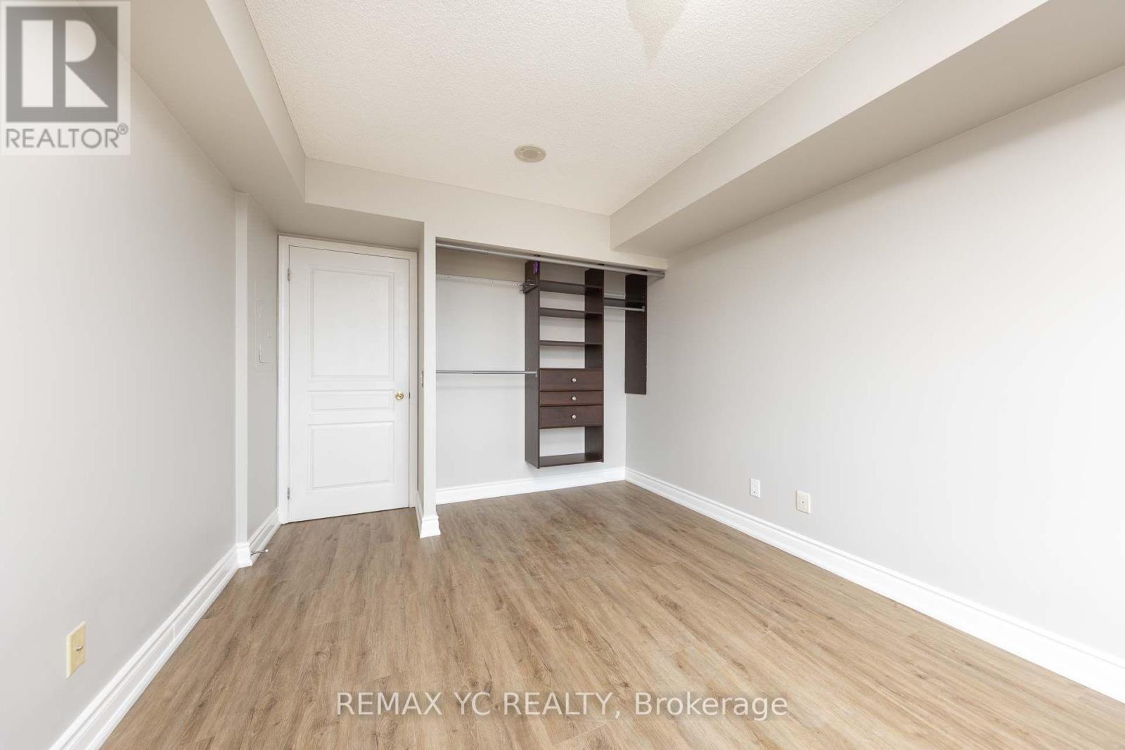 702 - 310 Red Maple Road, Richmond Hill, Ontario  L4C 0T7 - Photo 12 - N12351418