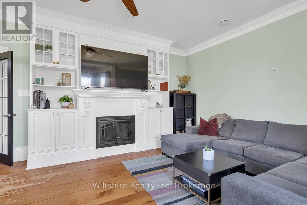 64 South Street W, Aylmer, Ontario  N5H 1R1 - Photo 5 - X12369516