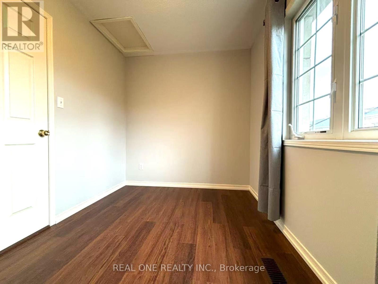 15 Adam Oates Heights, Toronto (Downsview-Roding-Cfb), Ontario  M3L 0G3 - Photo 32 - W12360670