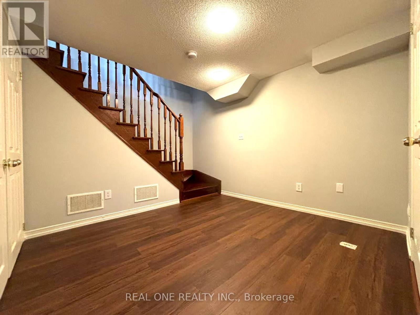 15 Adam Oates Heights, Toronto (Downsview-Roding-Cfb), Ontario  M3L 0G3 - Photo 34 - W12360670