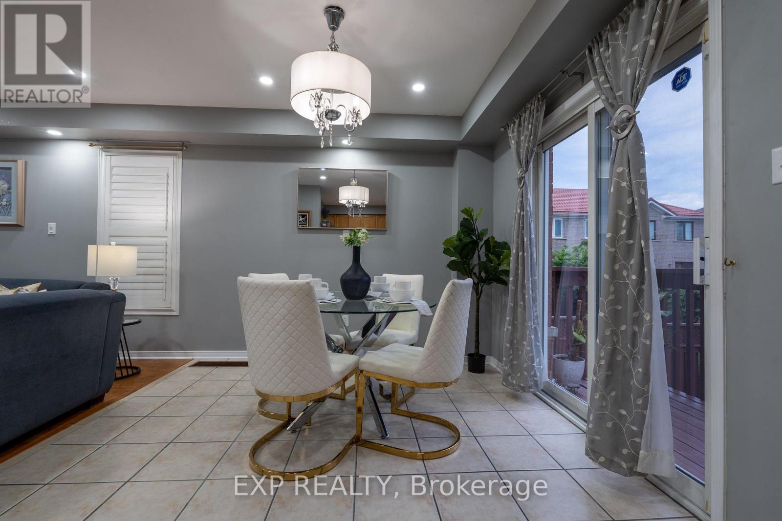 37 Farthingale Crescent, Brampton, Ontario  L7A 1S8 - Photo 9 - W12369520